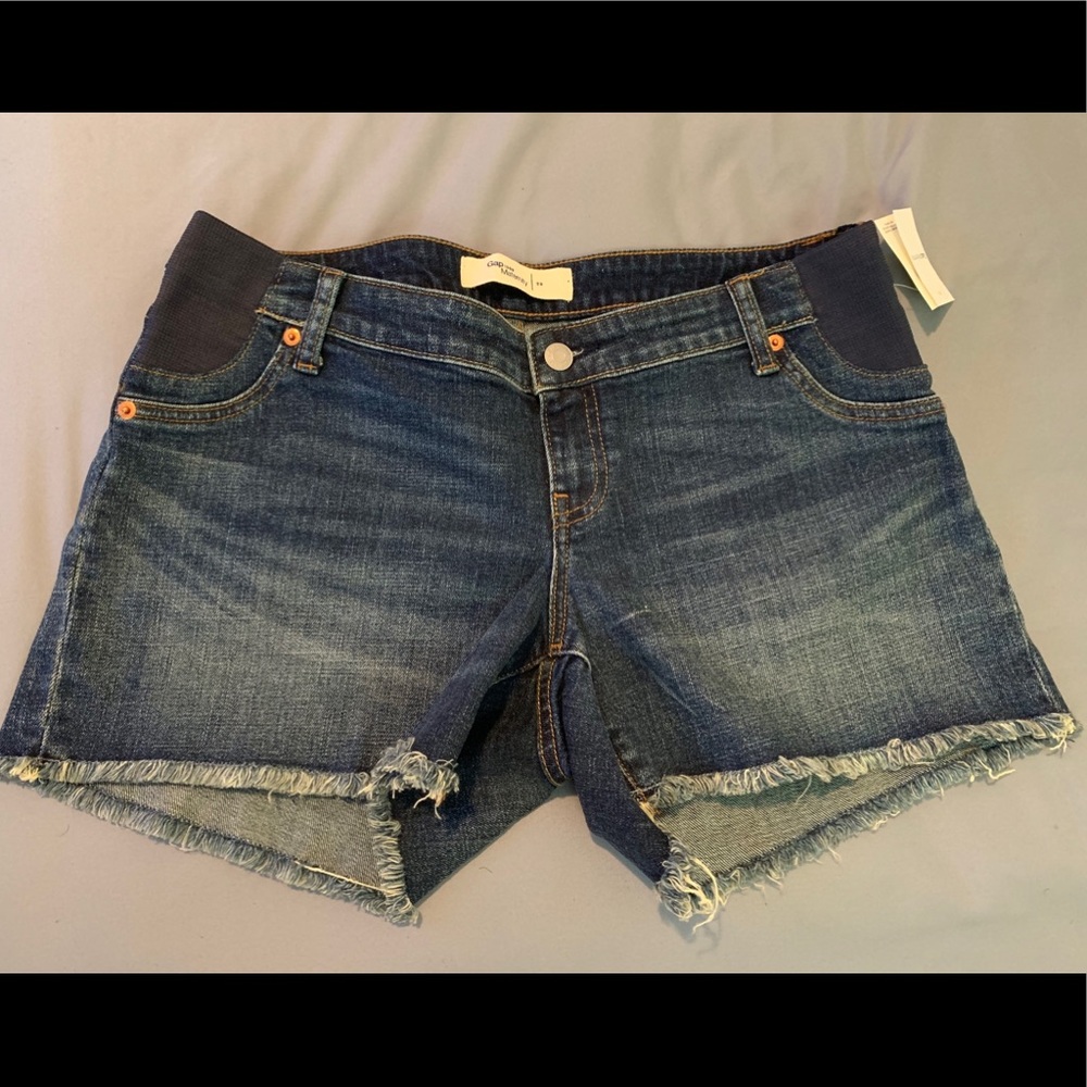 GAP maternity shorts